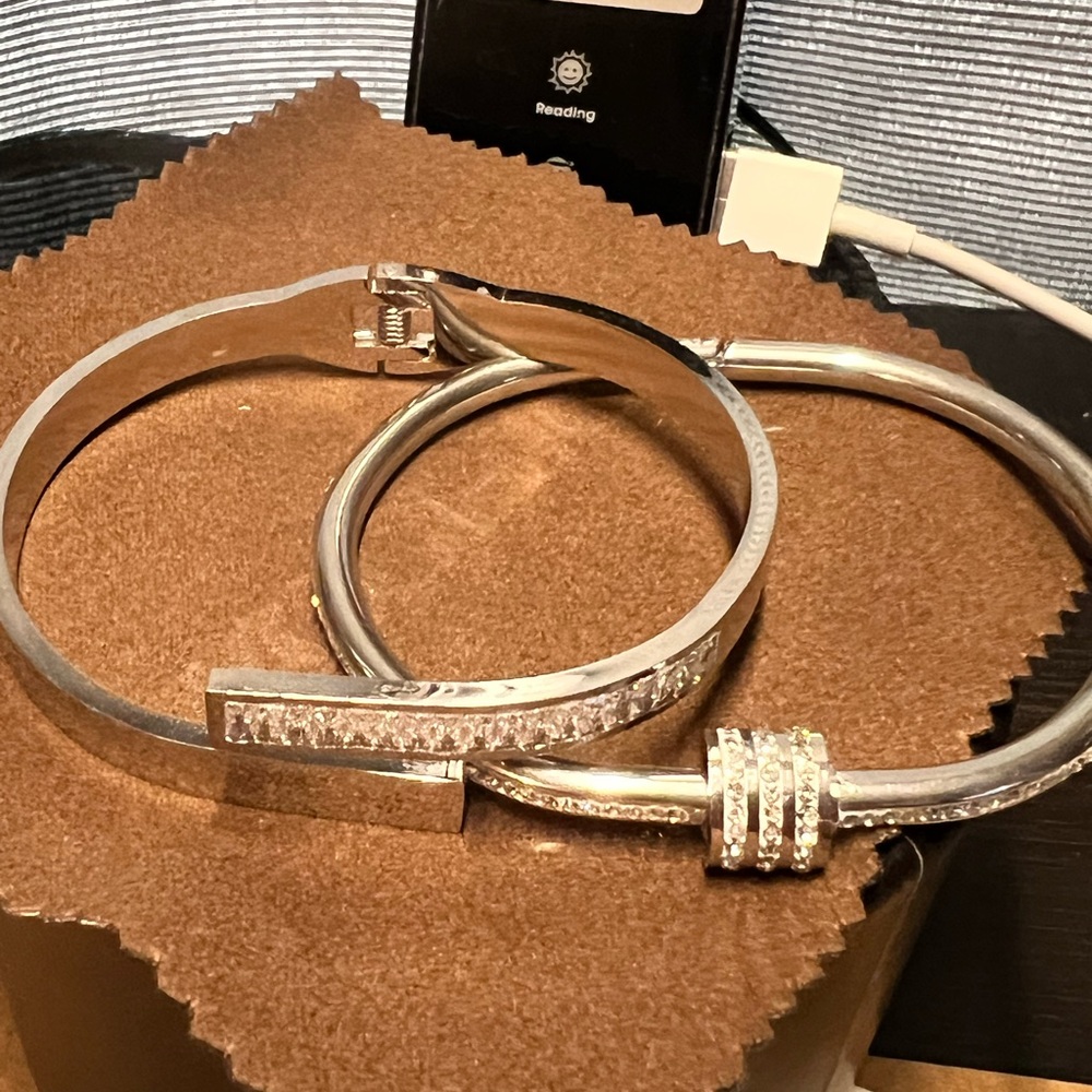 2 bracelets